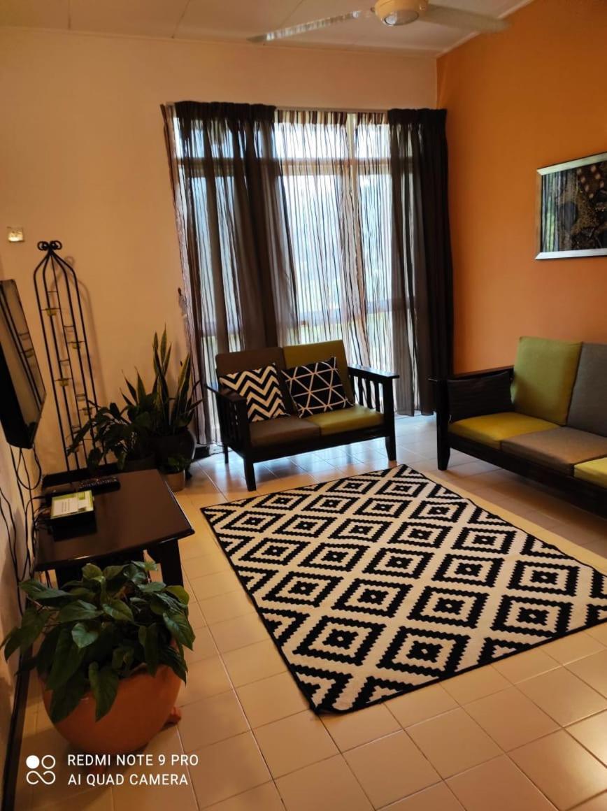 Jean Cleancomfy Apt Near Beach バツーフェリンギビーチ エクステリア 写真