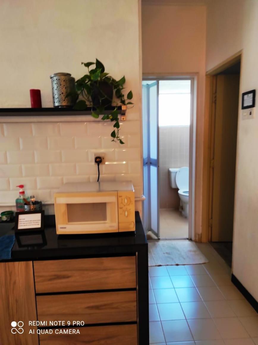 Jean Cleancomfy Apt Near Beach バツーフェリンギビーチ エクステリア 写真